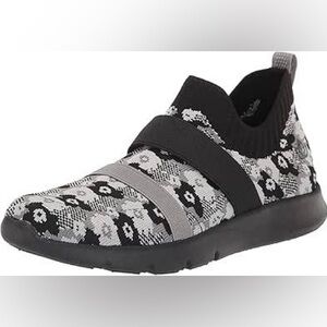 NEW SPENCO Karma Stretch Floral Shoes – Women’s Size 10 – Black